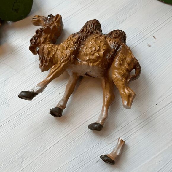 Vintage 50s Italian-Made Nativity Set Wooden Stable Painted Paper Figurines - Picture 12 of 12